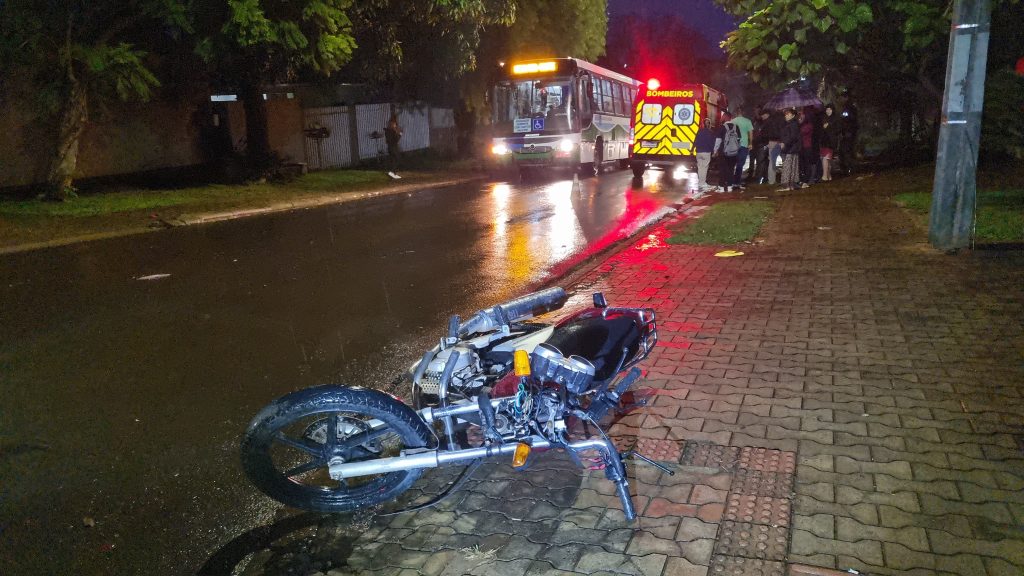 Três veículos se envolvem em acidente no Bairro Neva