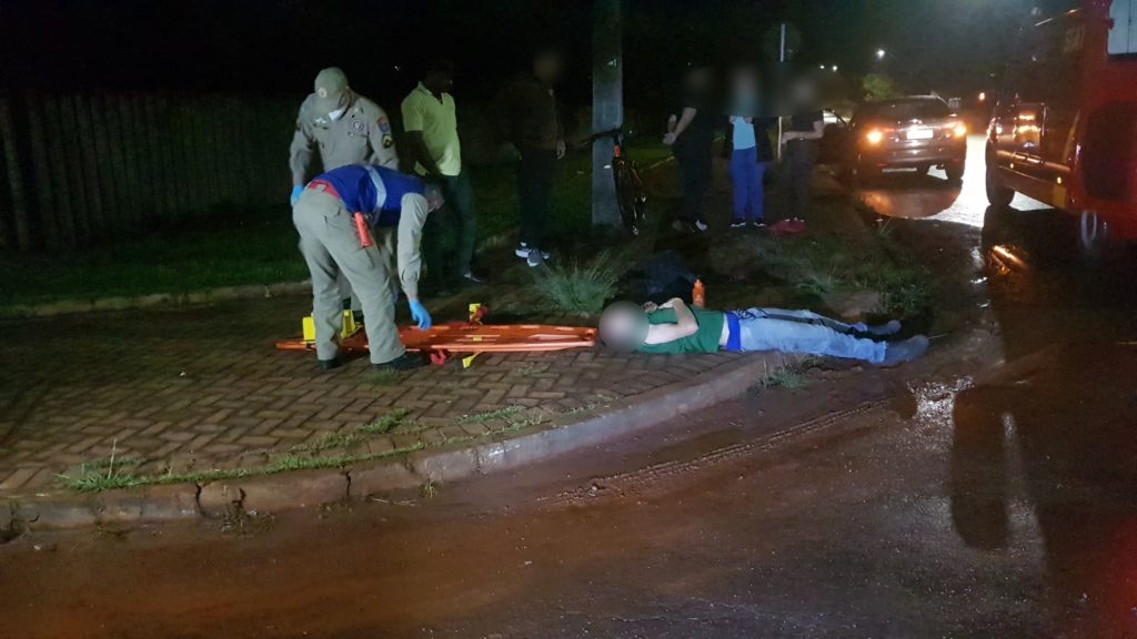 Ciclista é atingido por carro na Avenida Corbélia