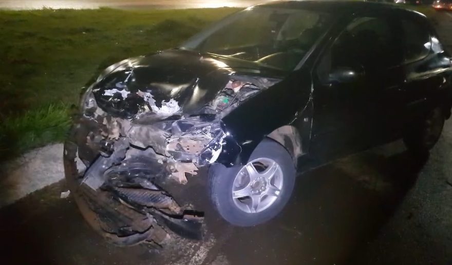 Peugeot e Golf batem na BR-277, no Trevo da Portal