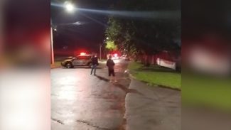 Moradores registram tiroteio no Universitário; Ouça e acompanhe o andamento do caso Moradores registram tiroteio no Universitário; Ouça e acompanhe o andamento do caso