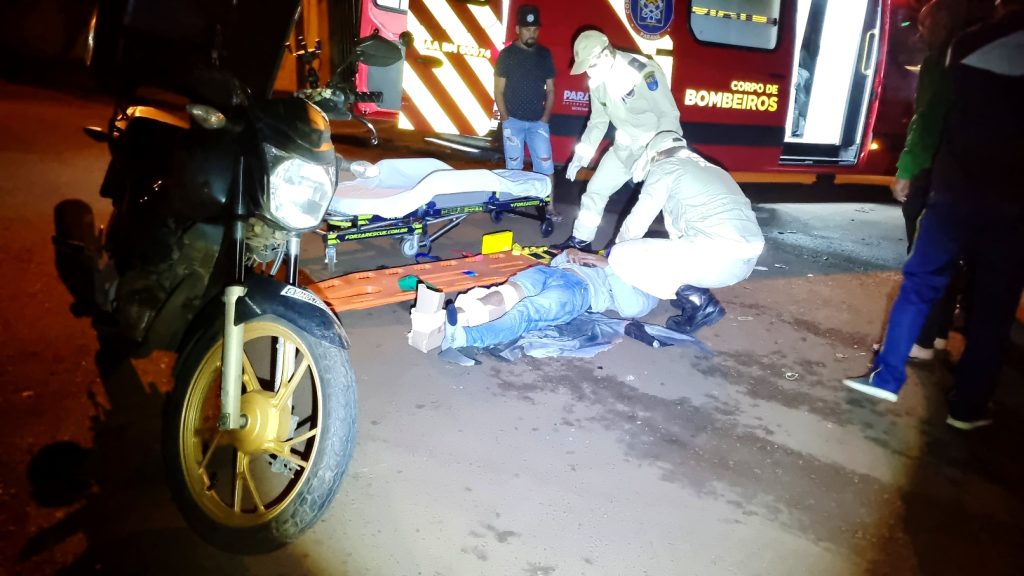Entregador fratura joelho após colidir moto com Uno no Interlagos Entregador fratura joelho após colidir moto com Uno no Interlagos