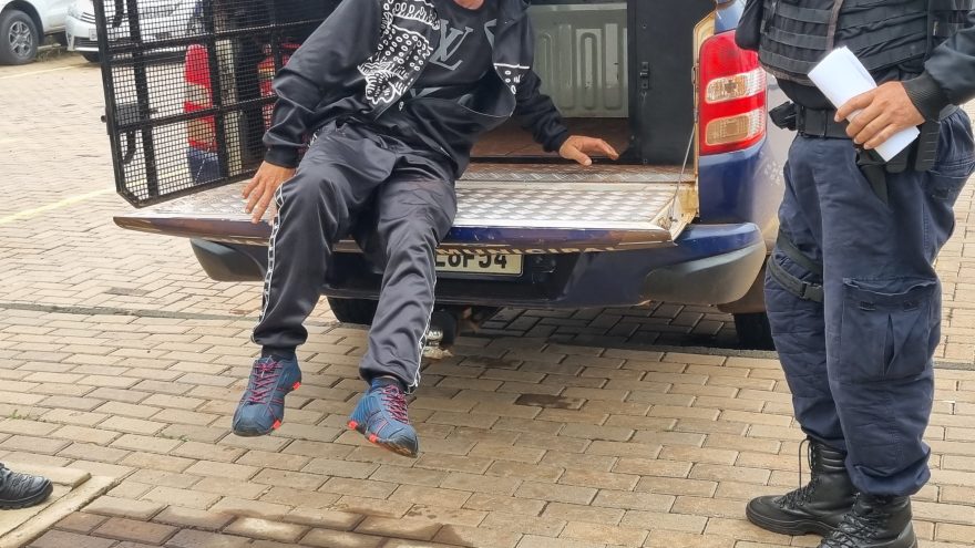 Homem é preso pela GM após chamar servidoras da UBS do Tarumã de vagabundas