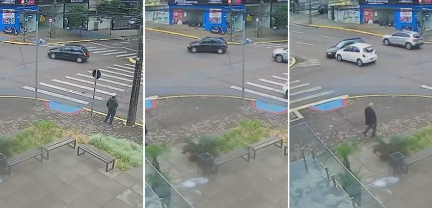 Celta tenta cruzar faixas da Rua Paraná durante conversão à esquerda e provoca acidente