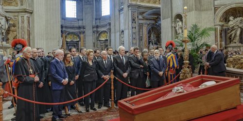 Imagem referente a Lula presta homenagem ao papa Francisco em velório no Vaticano