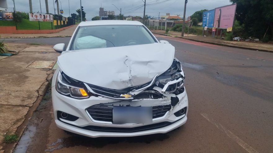 Acidente de trânsito é registrado na Avenida Tito Muffato