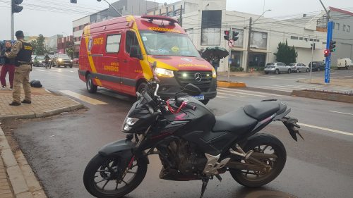 Motociclista fica ferida em acidente de trânsito no Maria Luiza Motociclista fica ferida em acidente de trânsito no Maria Luiza