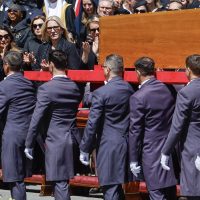 Imagem referente a No Vaticano, Lula diz que papa fez história ao combater desigualdades