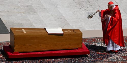 Homilia de missa fúnebre resgata legado de união do papa Francisco Imagem referente a Homilia de missa fúnebre resgata legado de união do papa Francisco