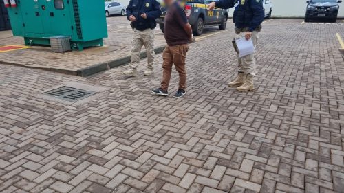 Perigosão: Idoso foragido é detido durante abordagem da PRF na BR-163 Perigosão: Idoso foragido é detido durante abordagem da PRF na BR-163