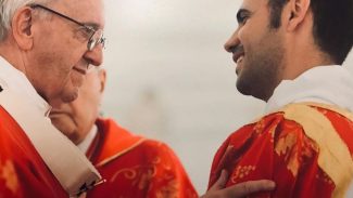 Roma e Vaticano estão silenciosos e tristes, diz padre jesuíta