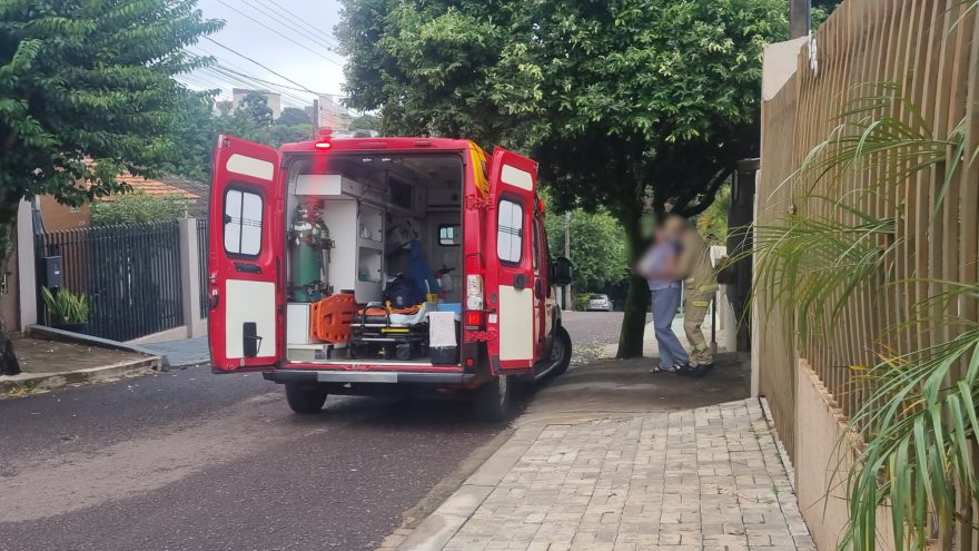 Idosa escorrega em tapete e fratura braço em residência no Cancelli