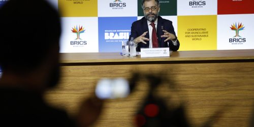 Tarifaço e fundo ambiental são prioridades de chanceleres do Brics Imagem referente a Tarifaço e fundo ambiental são prioridades de chanceleres do Brics