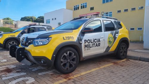 Filha chama a Polícia Militar após mãe se trancar no quarto para não apanhar do companheiro Filha chama a Polícia Militar após mãe se trancar no quarto para não apanhar do companheiro