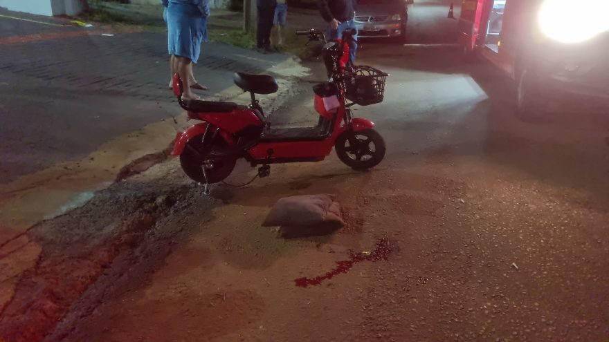Idoso é socorrido com lesão na cabeça na Rua Rio da Paz
