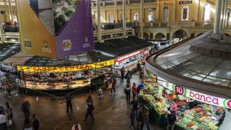 Após um ano, centro de Porto Alegre tenta virar página das inundações