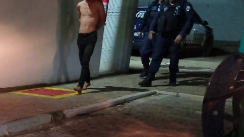 Jovem é preso após xingar a própria mãe em Cascavel Jovem é preso após xingar a própria mãe em Cascavel