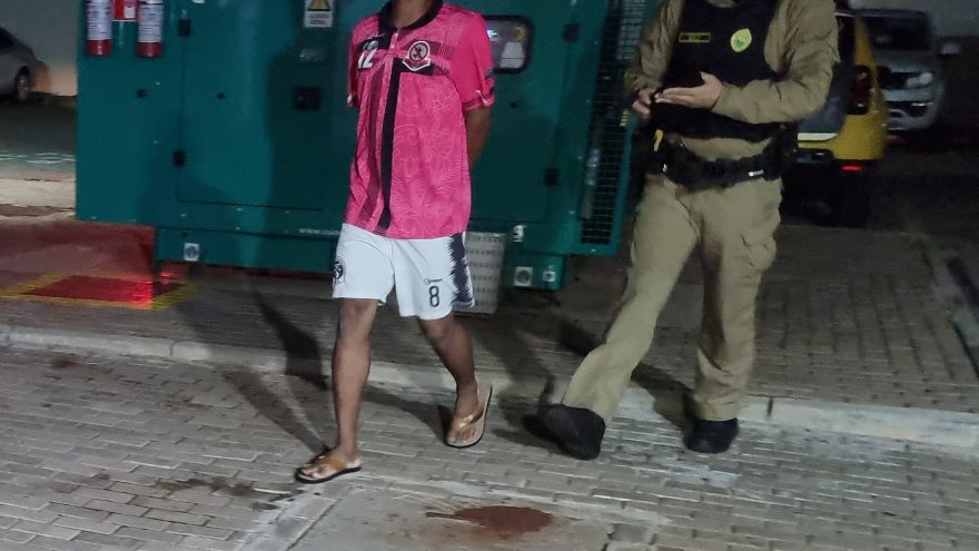 Em posse de faca, homem ameaça a própria esposa de morte no bairro Universitário