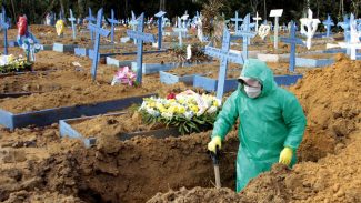 Acervo denuncia política de morte na pandemia e pode embasar reparação