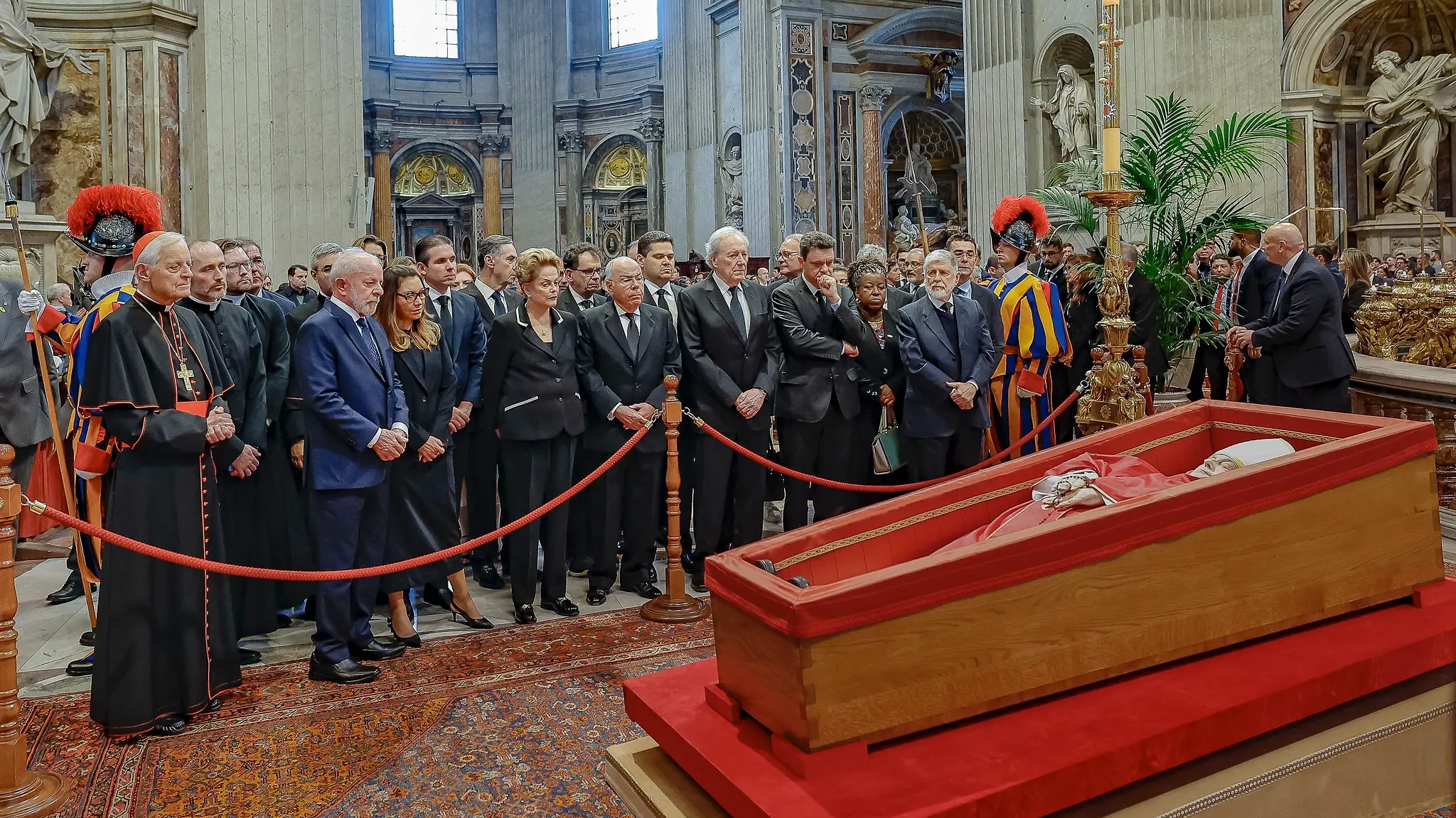 “Perdemos um dos líderes mais importantes”, diz Lula sobre Papa Francisco