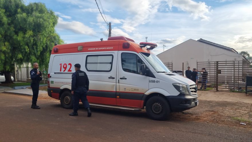 Rapaz de 30 anos fica ferido ao cortar a mão no Bairro Floresta