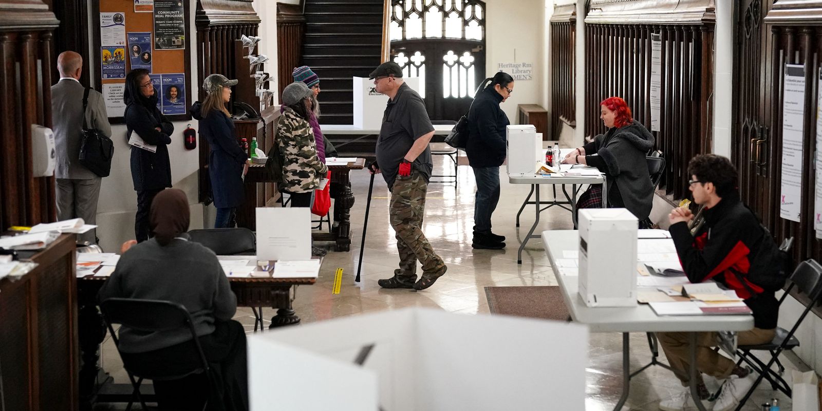 Canadenses vão às urnas em eleição dominada por preocupações com Trump Canadenses vão às urnas em eleição dominada por preocupações com Trump