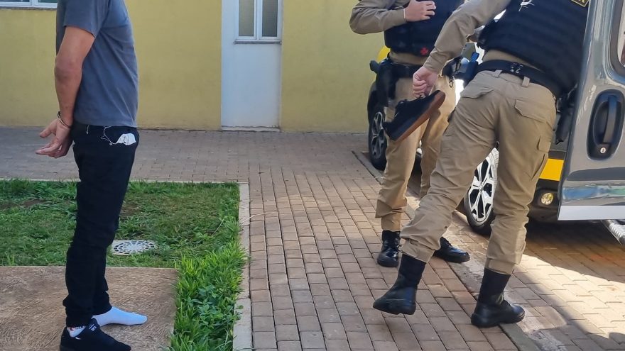 Homem é preso após agredir funcionários de igreja no Bairro Neva