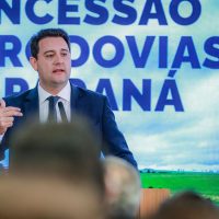 Imagem referente a Governador do Paraná elogia parceria com Lula em concessão de rodovias