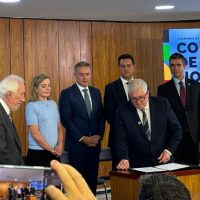 Imagem referente a Lote 6: Contrato do Pedágio é assinado com presença de autoridades