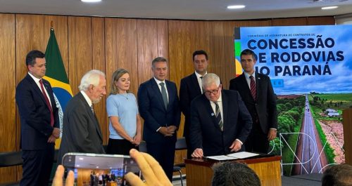 Lote 6: Contrato do Pedágio é assinado com presença de autoridades Imagem referente a Lote 6: Contrato do Pedágio é assinado com presença de autoridades