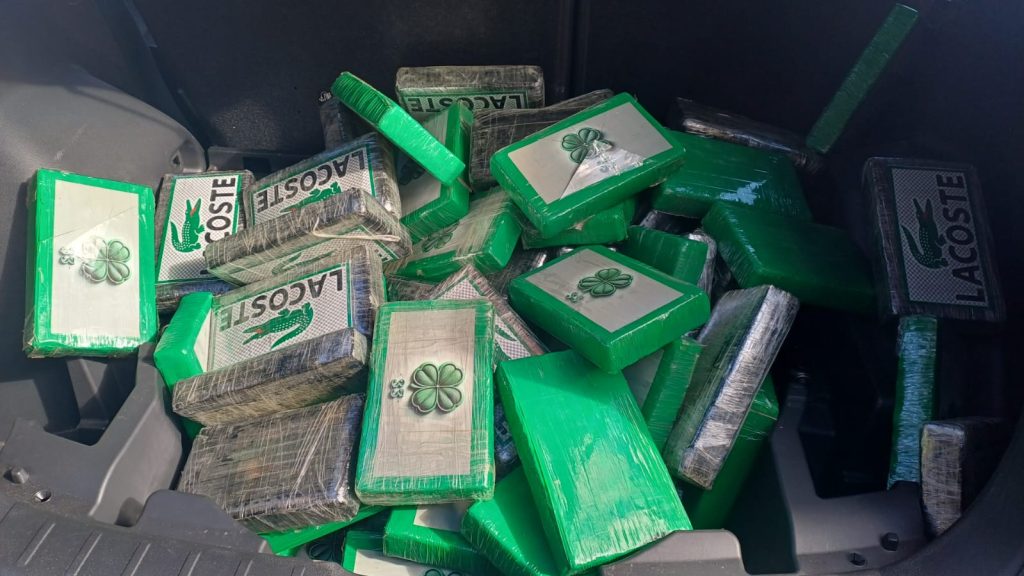Cocaína com embalagem de “marca famosa” é apreendida pela PRF na BR 277