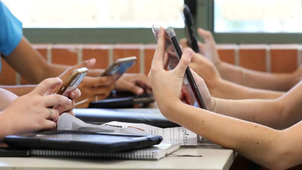 Lei Municipal restringe uso recreativo de aparelhos eletrônicos em instituições de ensino de Cascavel