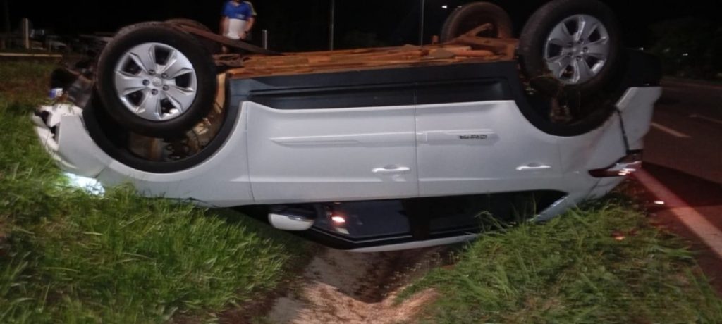 Creta capota após colisão no trevo de São Miguel do Iguaçu