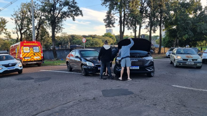 Haval e Prisma se envolvem em colisão no Bairro Alto Alegre; Siate é acionado