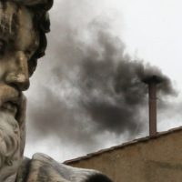Imagem referente a Cardeal condenado por peculato desiste de conclave