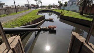 Impasse sobre projetos atrasa obras de proteção contra enchentes no RS