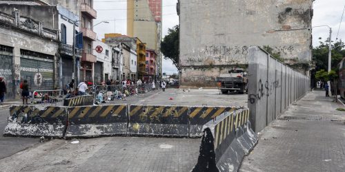Moraes rejeita ação do PSOL contra muro na Cracolândia em São Paulo Imagem referente a Moraes rejeita ação do PSOL contra muro na Cracolândia em São Paulo