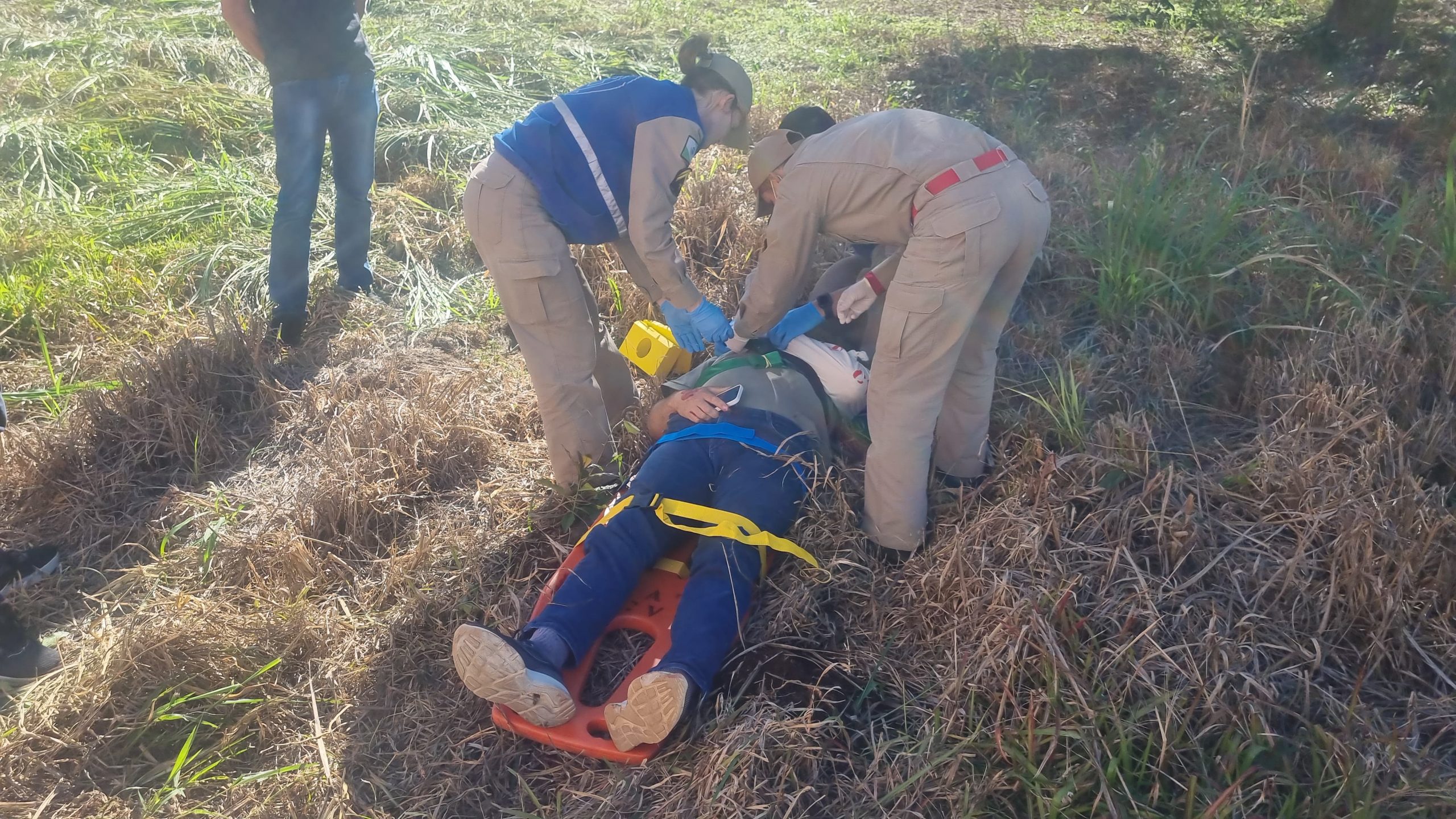 Com bike emprestada de lava car, homem sofre grave acidente na Região do Lago