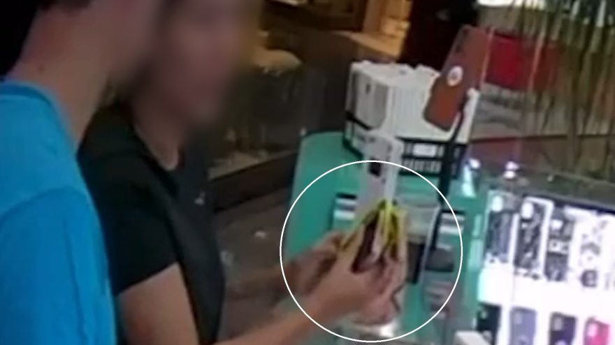 Mulher furta carregador magnético e esconde em pacote de lanche no Shopping JL em Cascavel