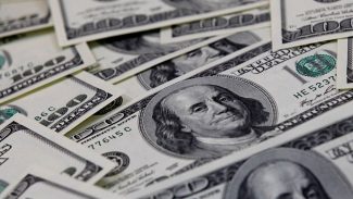 Dólar cai pela oitava vez seguida e fecha a R$ 5,63