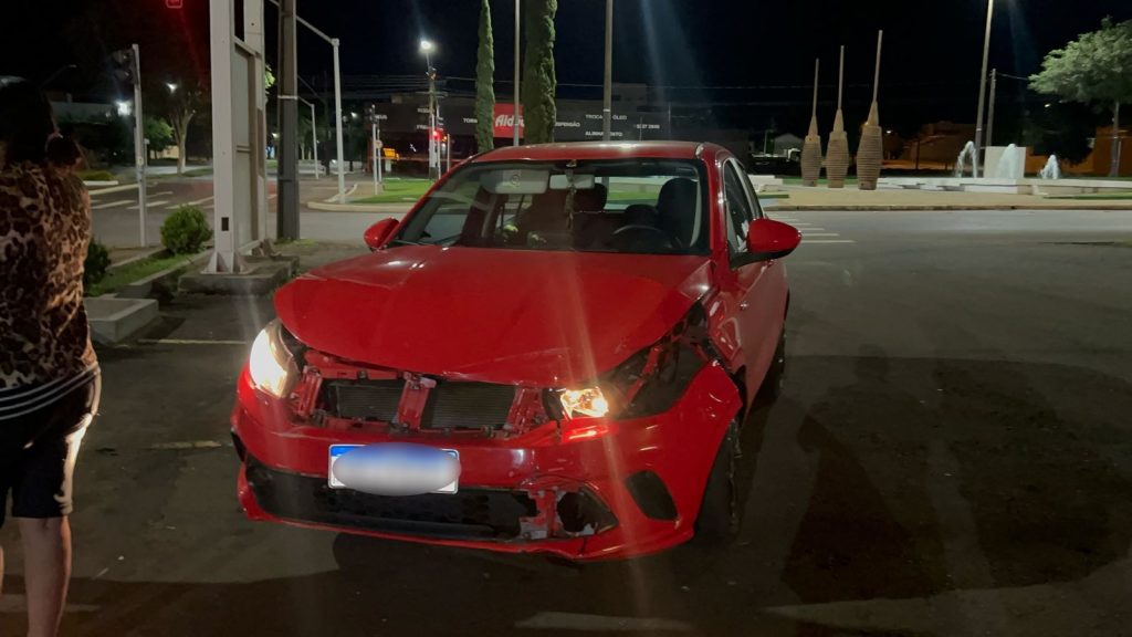 Fiat Argo e Gol se envolvem em acidente na Avenida Rocha Pombo