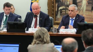CCJ analisa suspenção de ação contra Bolsonaro e Ramagem no STF