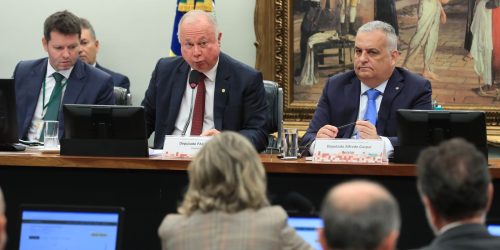 CCJ analisa suspenção de ação contra Bolsonaro e Ramagem no STF Imagem referente a CCJ analisa suspenção de ação contra Bolsonaro e Ramagem no STF