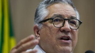Brasil deve chegar a 635,7 mil médicos em 2025; mulheres são maioria