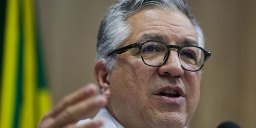 Brasil deve chegar a 635,7 mil médicos em 2025; mulheres são maioria Imagem referente a Brasil deve chegar a 635,7 mil médicos em 2025; mulheres são maioria