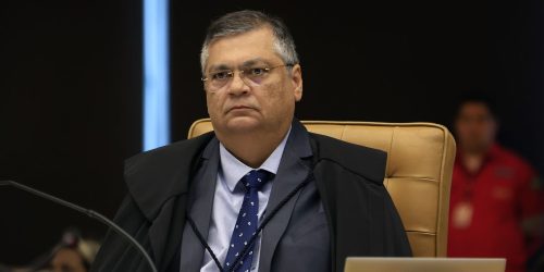 Dino manda suspender pagamento de 1,2 mil emendas da saúde Imagem referente a Dino manda suspender pagamento de 1,2 mil emendas da saúde