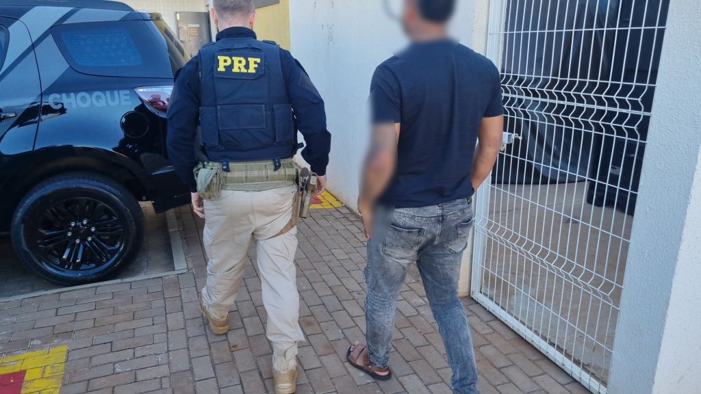 Passageiro de carro de aplicativo é preso com revólver em Cascavel