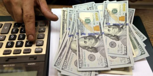 Dólar sobe para R$ 5,67 após oito quedas consecutivas Imagem referente a Dólar sobe para R$ 5,67 após oito quedas consecutivas