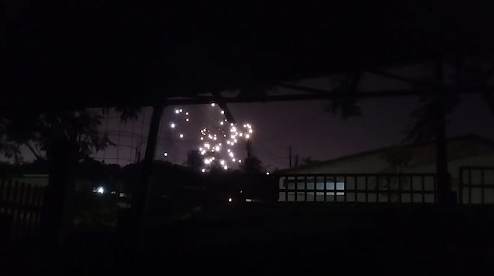Alta tensão! curto-circuito assusta moradores do Bairro Brasmadeira; veja o vídeo