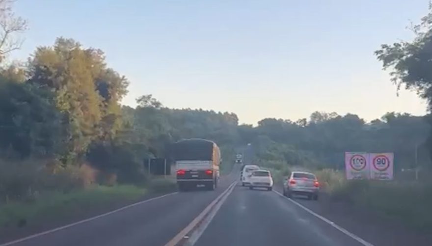 Carregando mais de 1,5 tonelada de maconha, motorista quase causa acidente em Toledo; assista