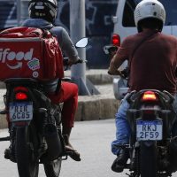 Imagem referente a Mais de 32 milhões são autônomos informais ou trabalham sem carteira
